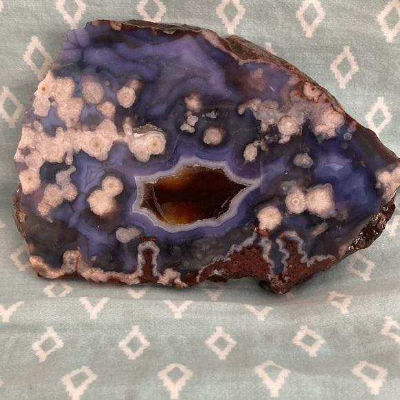 Blue Flower Agate Raw Crystal NWOT. 6” Long x 4” Wide.Bright blues.Amber Window. - Picture 2 of 6